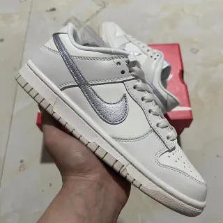 Nike Dunk Low أبيض فضي معدني أسلوب حياة حذاء رياضي