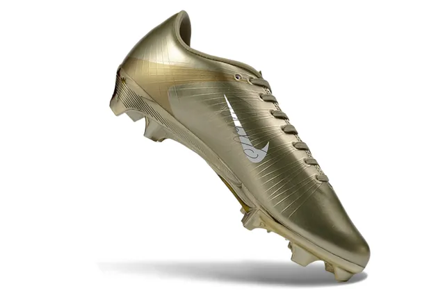 Nike حذاء كرة القدم ذهبي أبيض إنهاء معدني منخفض القطع أرض صلبة 2