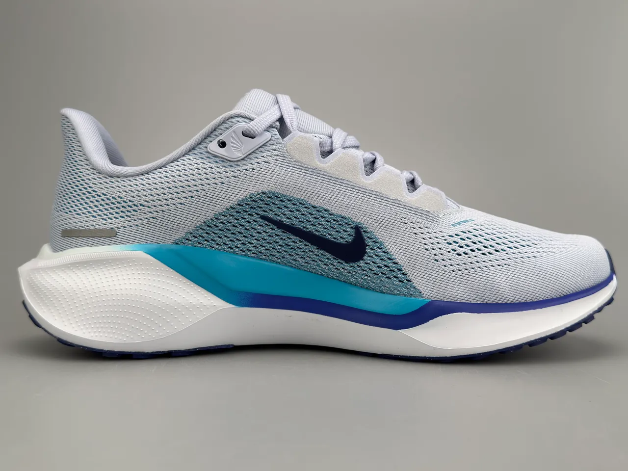 Nike Gray Blue Engineered Mesh Upper Gradient Overlay Running Shoes 10