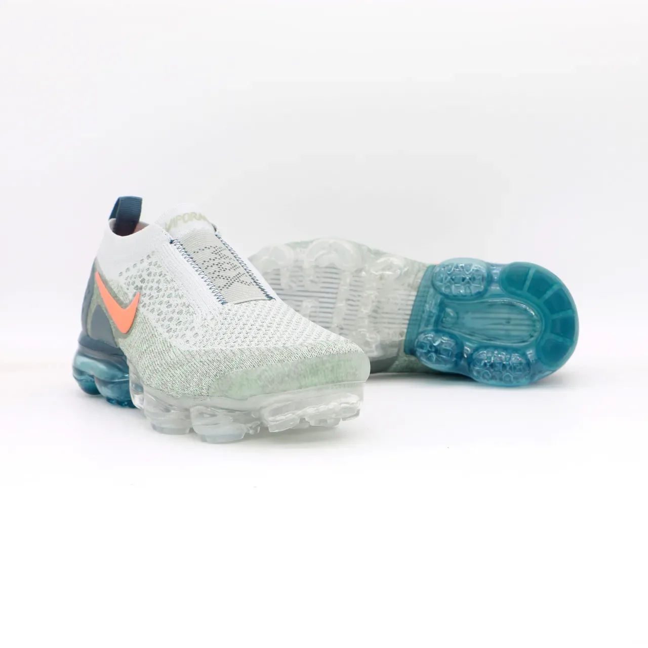 Zapatillas Lifestyle Nike Gris Azul Slip-On Knit Upper Dual-Tone Visible Air Sole 3