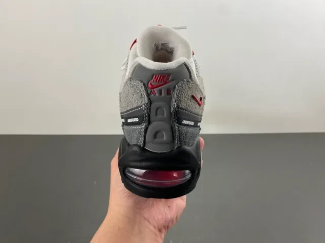 Nike رمادي أحمر مقسم مرئي Air Cushioning طبقي سويد و شبكة علوية نمط حياة أحذية رياضية 4