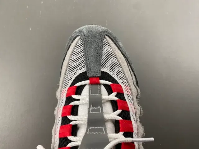 Nike رمادي أحمر مقسم مرئي Air Cushioning طبقي سويد و شبكة علوية نمط حياة أحذية رياضية 5