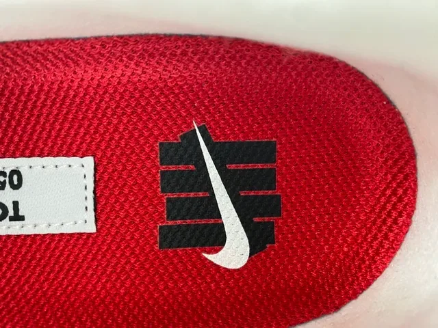 Nike رمادي أحمر مقسم مرئي Air Cushioning طبقي سويد و شبكة علوية نمط حياة أحذية رياضية 7