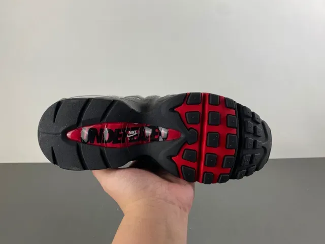 Nike رمادي أحمر مقسم مرئي Air Cushioning طبقي سويد و شبكة علوية نمط حياة أحذية رياضية 9