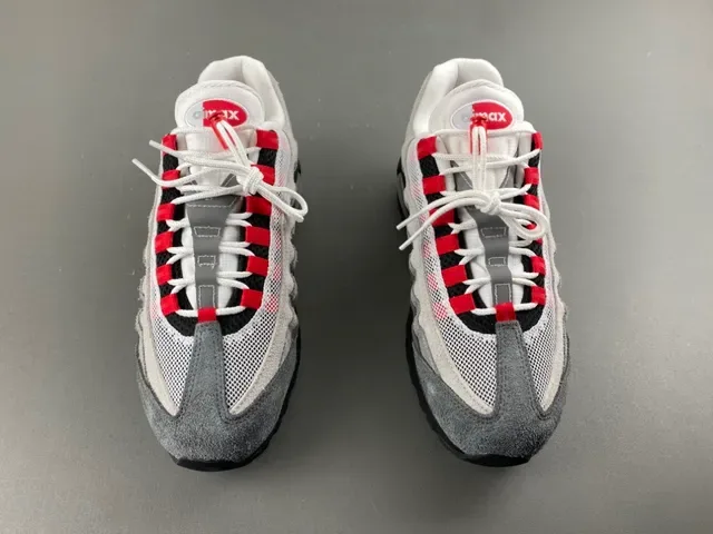 Nike رمادي أحمر مقسم مرئي Air Cushioning طبقي سويد و شبكة علوية نمط حياة أحذية رياضية 11