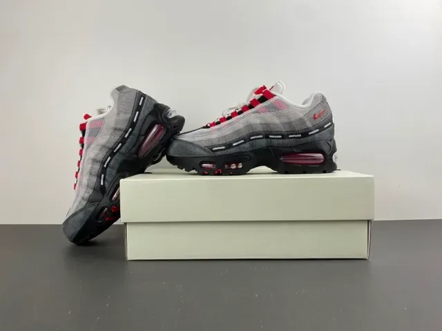 Nike رمادي أحمر مقسم مرئي Air Cushioning طبقي سويد و شبكة علوية نمط حياة أحذية رياضية 14