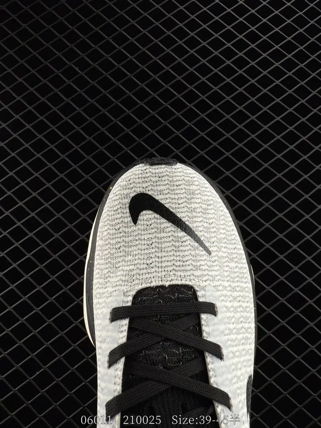 Nike Invincible Run 3 White Black Gold Running Shoes 2