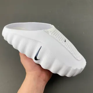 Nike ISPA 白色黑色 模制波浪鞋底 穿孔鞋面 拖鞋
