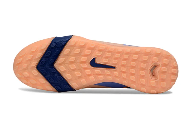 Nike Sapatos de futebol Turf com upper Flyknit laranja e azul, gola sock-fit 6