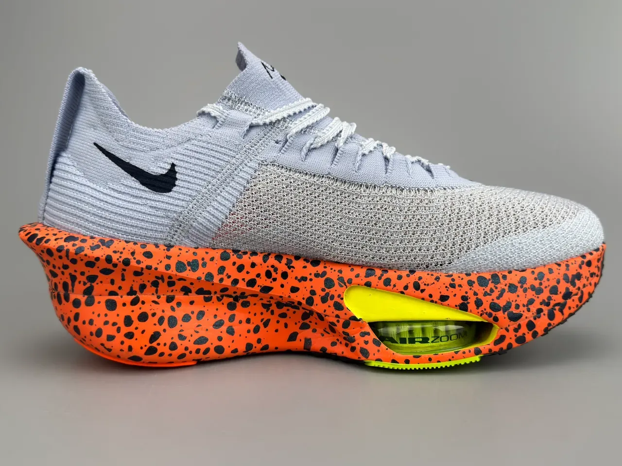 Nike 橙灰针织鞋面斑点中底跑鞋 10