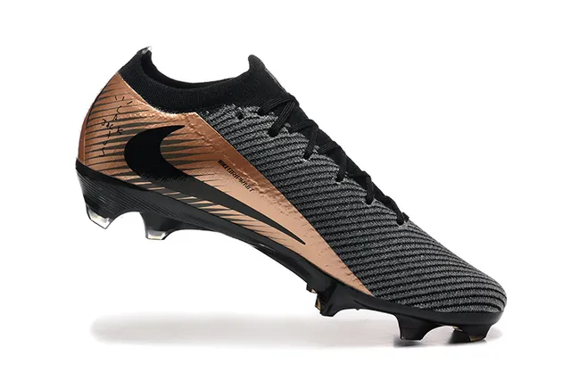 Nike Phantom GT 黑色棕色针织鞋面 金属铜色点缀 钉地足球鞋 3