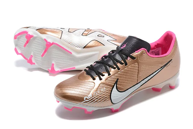 Nike Phantom GT Zapatos de fútbol con superficie sintética en color dorado rosa metálico con studs de acento brillante para terreno firme 7