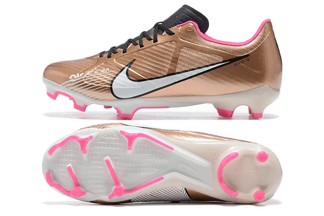 Nike Phantom GT Zapatos de fútbol con superficie sintética en color dorado rosa metálico con studs de acento brillante para terreno firme 9
