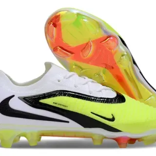 Nike Phantom GT Sapatos de futebol com upper de knit branco e amarelo, overlay assimétrico preto para terreno firme