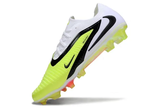 Nike Phantom GT Sapatos de futebol com upper de knit branco e amarelo, overlay assimétrico preto para terreno firme 3