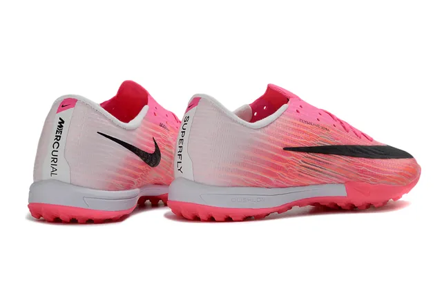 Nike Sapatos de futebol rosa preto Flyweave upper gradiente turf 5