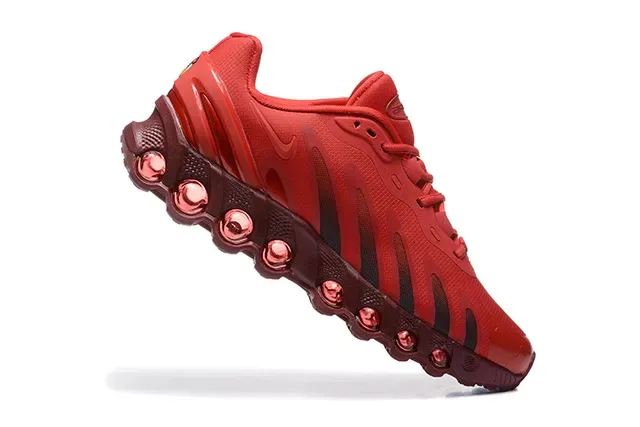 Nike Tênis Vermelho Preto com Upper em Malha Rayadas Cage 2