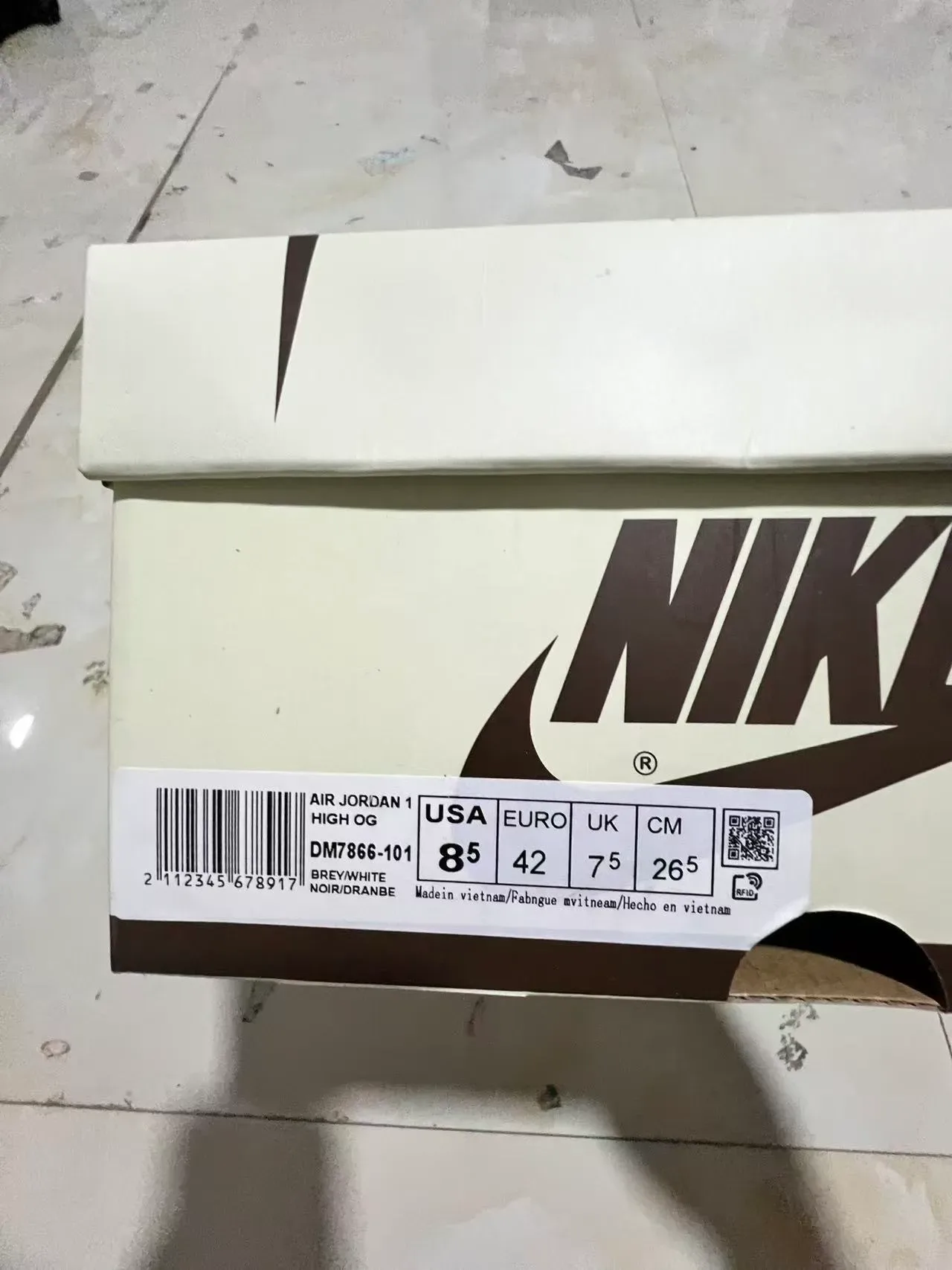 Nike Red White Low-Top Leather-Paneled Lifestyle Sneakers 10