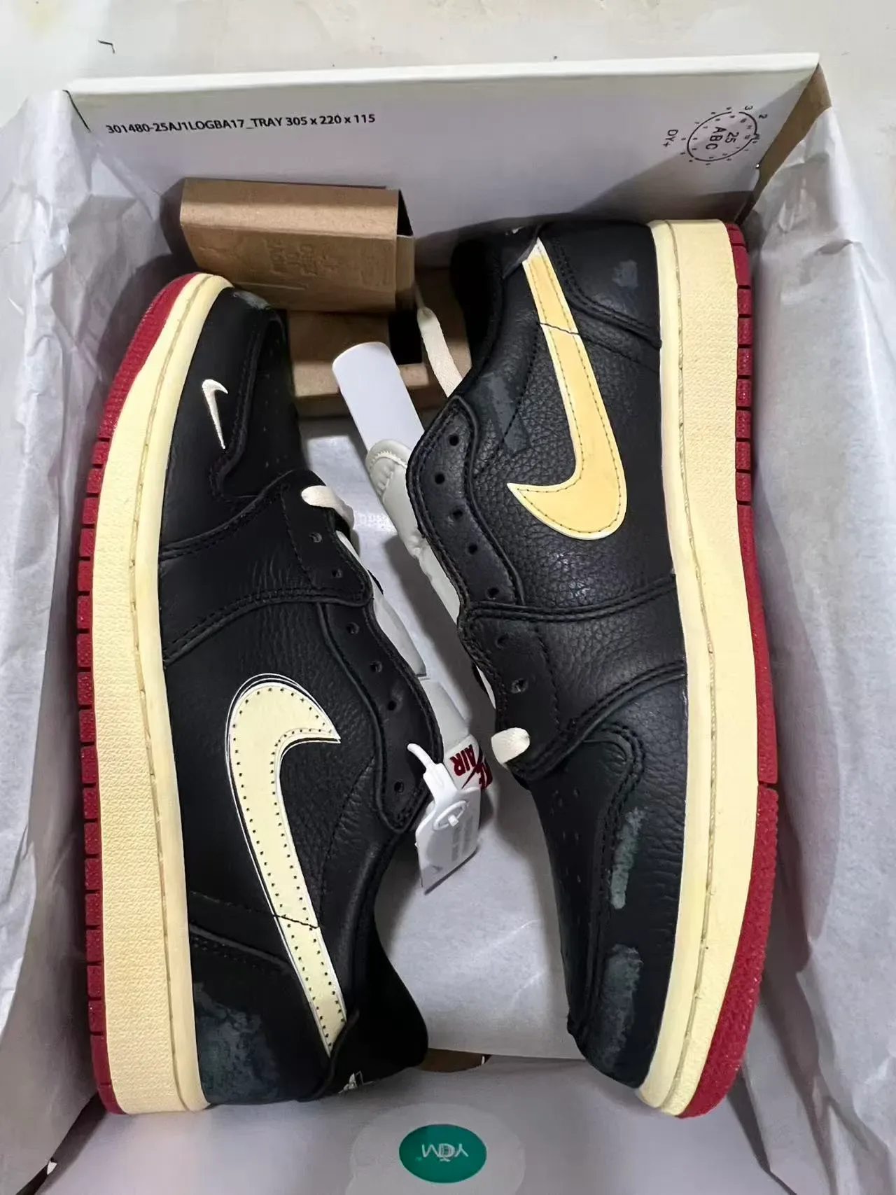 Nike SB Dunk Low Black Cream Red Lifestyle Sneakers 9