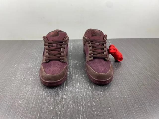 耐克 SB Dunk Low 酒红棕滑板鞋 3