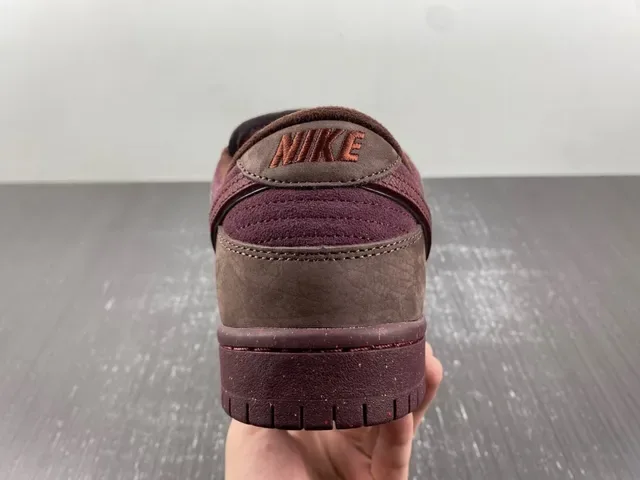 耐克 SB Dunk Low 酒红棕滑板鞋 4