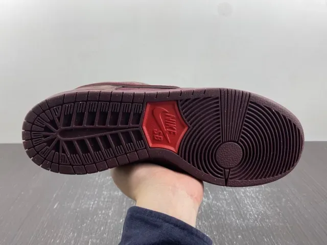 耐克 SB Dunk Low 酒红棕滑板鞋 7
