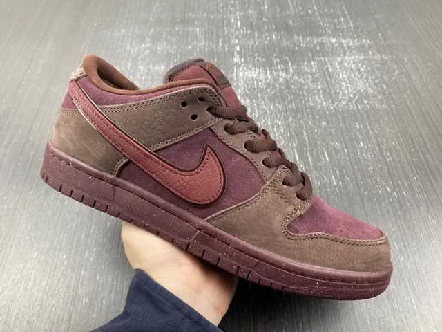 耐克 SB Dunk Low 酒红棕滑板鞋 8