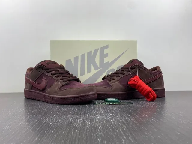 耐克 SB Dunk Low 酒红棕滑板鞋 13