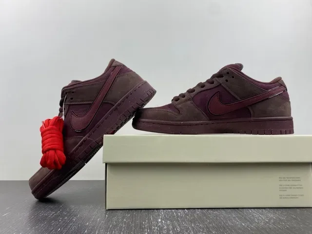 耐克 SB Dunk Low 酒红棕滑板鞋 15