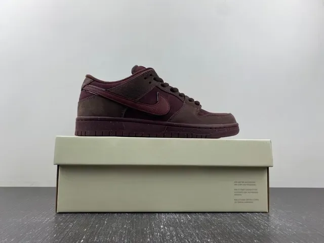 耐克 SB Dunk Low 酒红棕滑板鞋 16