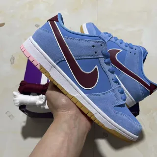 Nike SB Dunk Low हल्का नीला गहरा लाल गम स्केटबोर्डिंग जूते