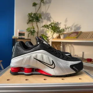 Nike Shox NZ أحذية رياضية أسلوب حياة أسود وفضي وأحمر