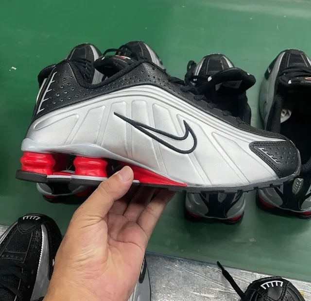 Nike Shox NZ Black Silver Red Lifestyle Sneakers 2