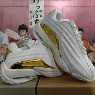 Nike Shox TL أبيض وذهبي معدني حذاء رياضي أسلوب حياة