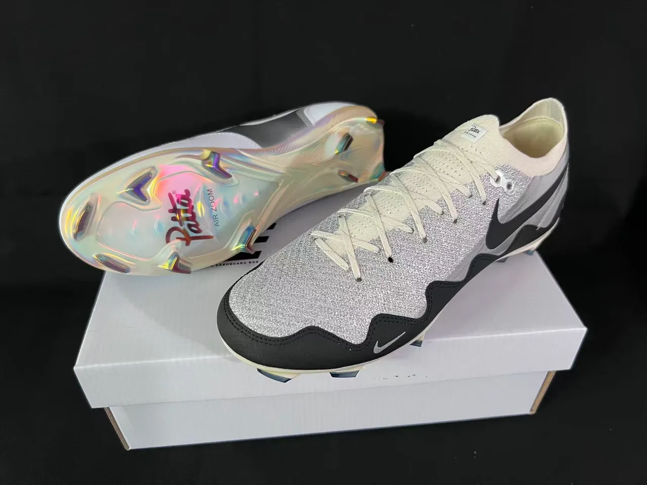 Nike 银白闪光鞋面 Swoosh 覆盖物 钉地足球鞋 8