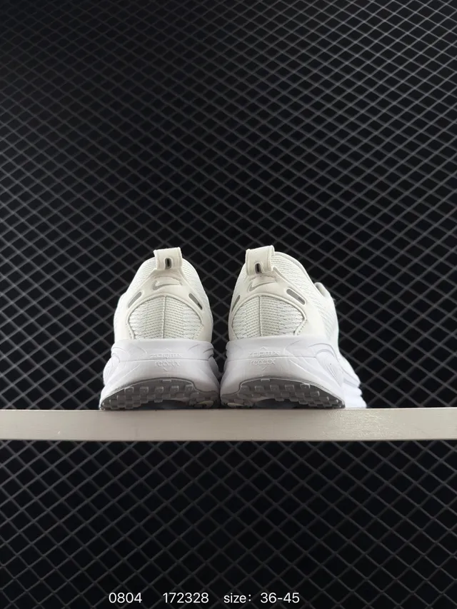 Nike VOMERO 18 White Knit Upper Wave-Patterned Midsole Running Shoes 2