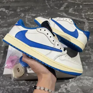 Nike White Blue Low-Top Leather Upper Sneakers