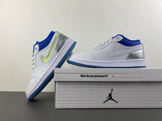 Nike White Blue Low-Top Padded Collar Lifestyle Sneakers 14