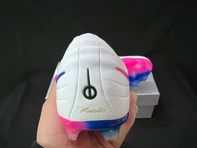 Nike أبيض أزرق أعلى اصطناعي مموج أربطة غير متماثلة أرض صلبة أحذية كرة القدم 2