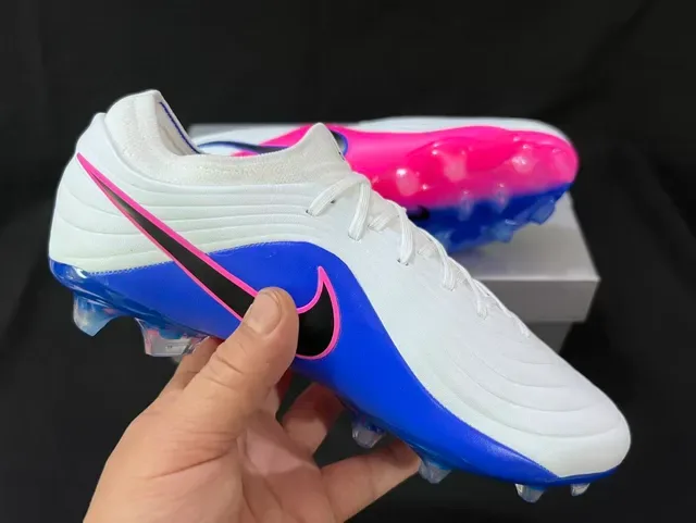 Nike أبيض أزرق أعلى اصطناعي مموج أربطة غير متماثلة أرض صلبة أحذية كرة القدم 5