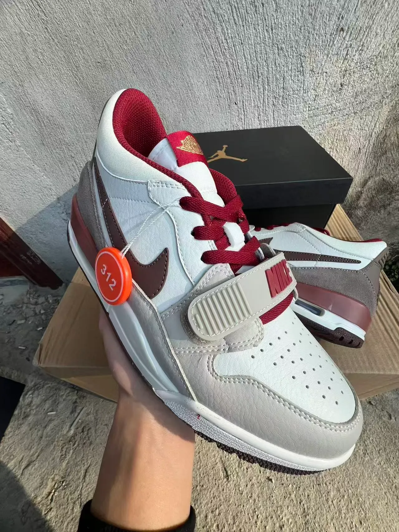 Nike blanc marron chaussures lifestyle cuir et daim en couches unité d'amorti air visible 2