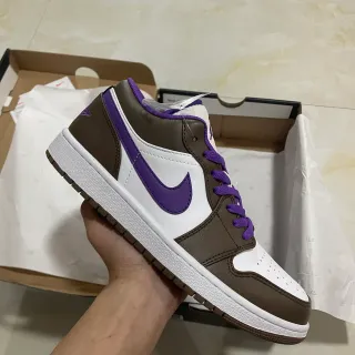 Nike حذاء أسلوب الحياة أبيض وبني منخفض جلدي وصناعي