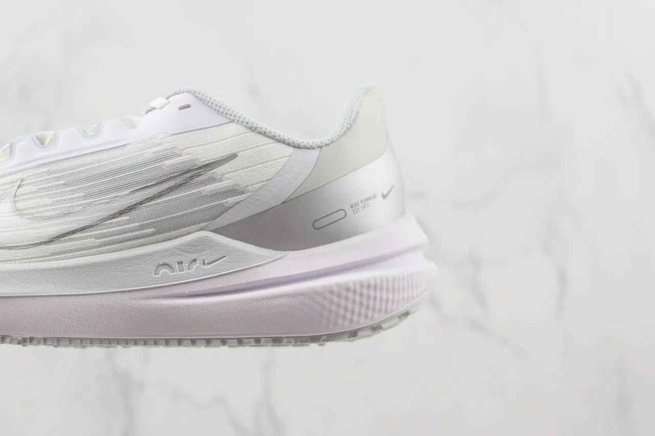 Nike White Gray Engineered Mesh Upper Ribbed Texture Running Shoes 7