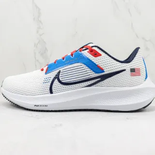Nike সাদা নেভি শ্বাসপ্রশ্বাসযোগ্য ইঞ্জিনিয়ার্ড মেশ উপর Swoosh অ্যাকসেন্ট রানিং শু