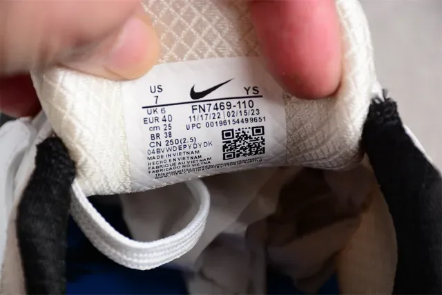 Nike Zoom 2K Off-White and Black Lifestyle Sneakers 3