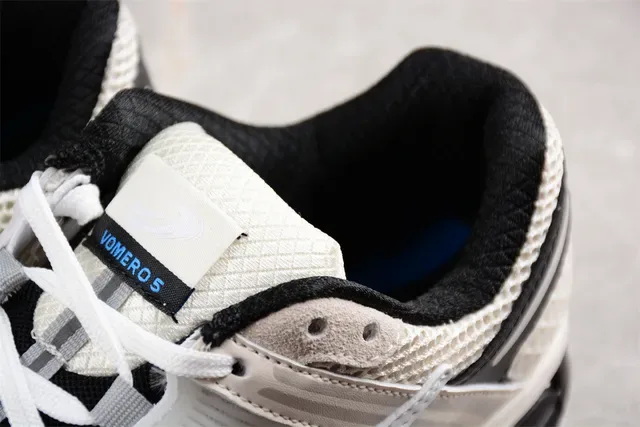 Nike Zoom 2K Off-White and Black Lifestyle Sneakers 6
