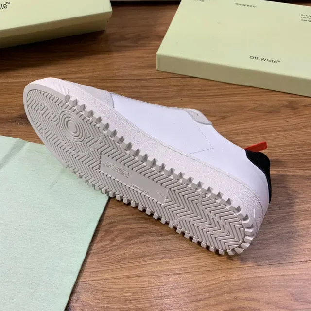 Off-White Arrow Sneaker White Gray Black Lifestyle Sneakers 3
