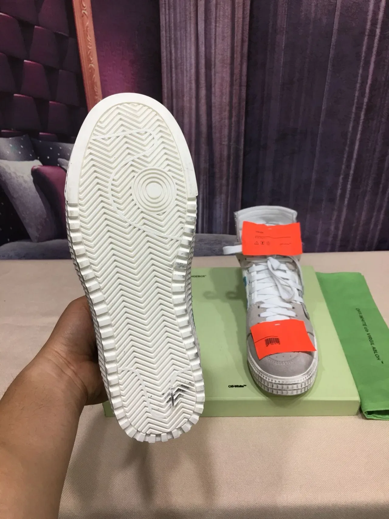 Off-White بيج فضي هوت توب لامع حياة سنيكرز 2