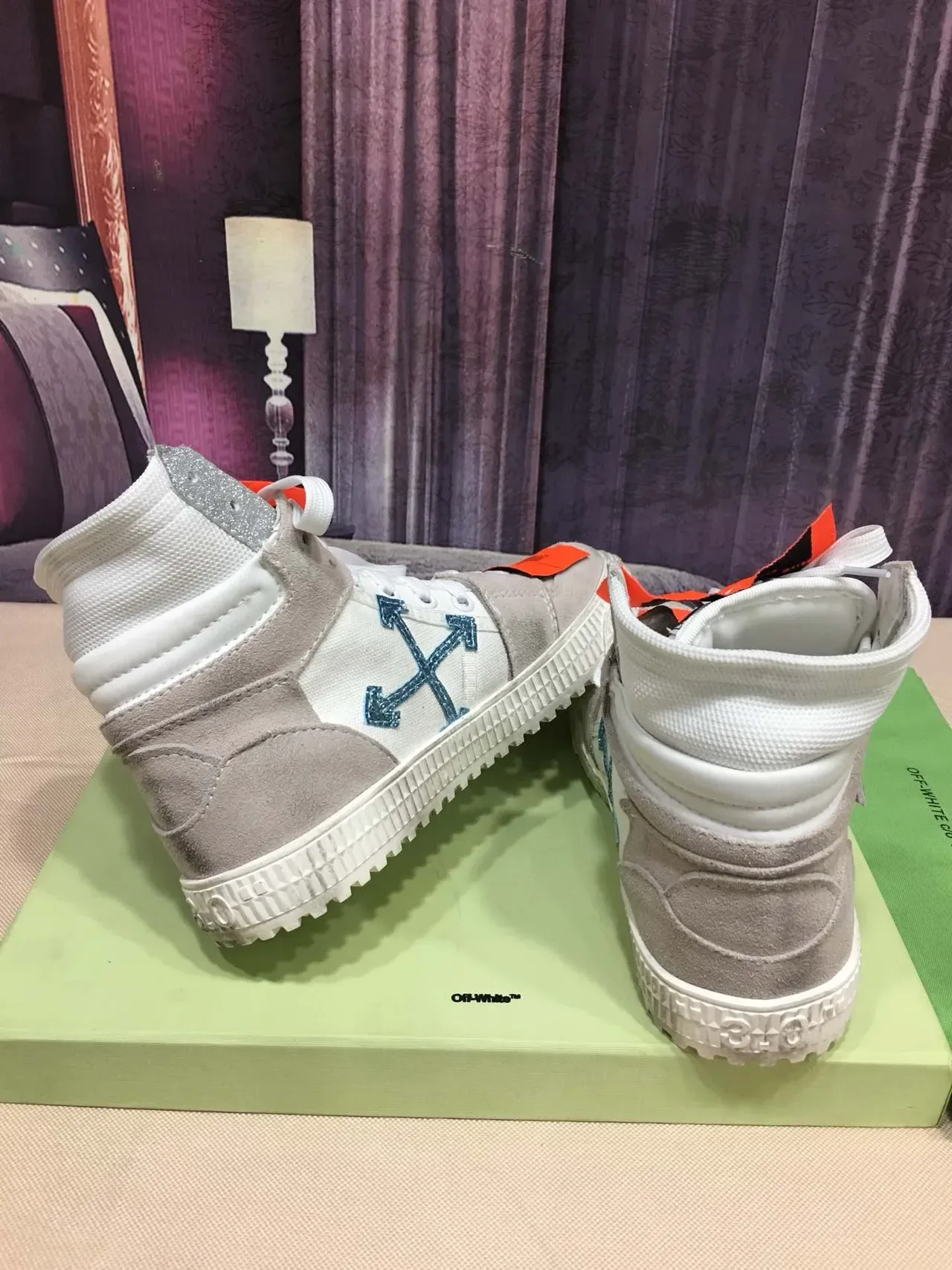 Off-White بيج فضي هوت توب لامع حياة سنيكرز 3