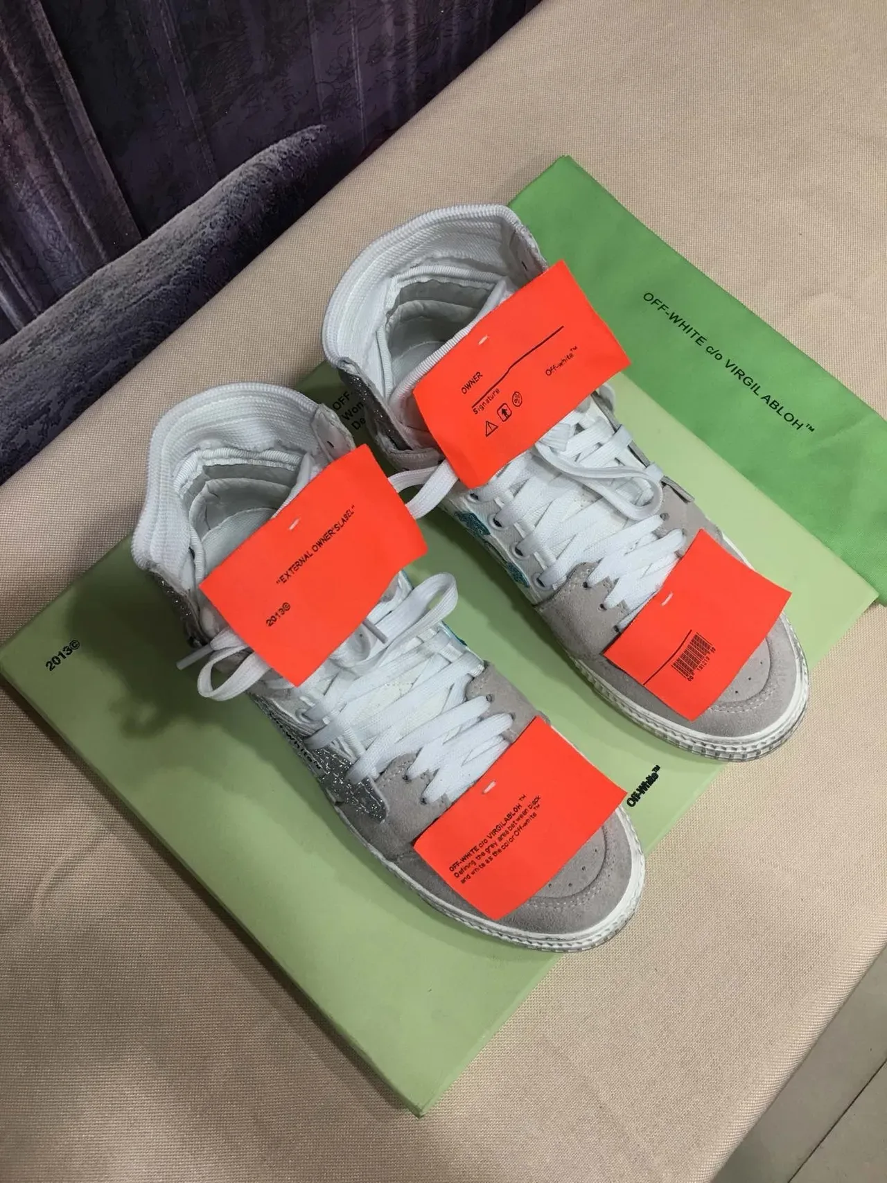 Off-White بيج فضي هوت توب لامع حياة سنيكرز 6